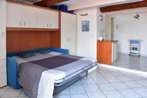 Menton nella vecchia città con vista mare