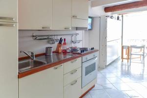 Menton nella vecchia città con vista mare