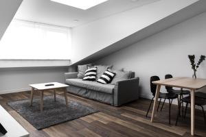 Deluxe Apartments by Hostlovers