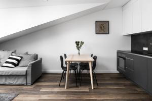 Deluxe Apartments by Hostlovers