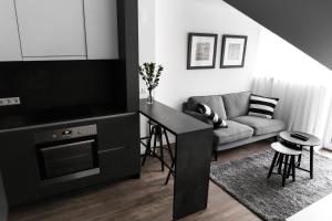 Deluxe Apartments by Hostlovers