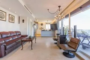 Jaffa Family Penthouse, sea front , 3BR, 2BA, - Yafo