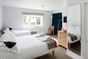 Family Room room in Compasses Inn