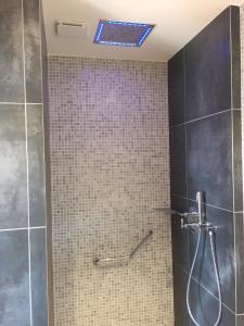 Hotels Hotel Cannes Centre Univers : photos des chambres