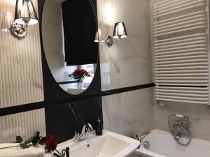 Family & Business Sauna Apartments Sienkiewicza No1 Centrum Plac Lliteratów- Piękny Apartament - 1 Bedroom with Private Sauna, Bath with Hydromassage, Parking