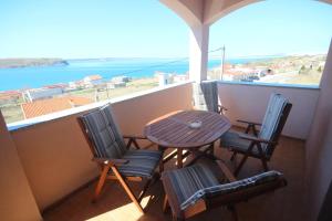 Two-Bedroom Apartment with Balcony and Sea View room in Apartments Njaco