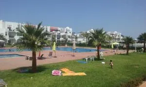 magnifique appartement Saidia wifi gratuit et chaînes internationales - 萨伊迪耶