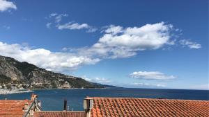 Appartements Menton nella vecchia citta con vista mare : photos des chambres