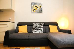 Yellow apartment few steps from metro