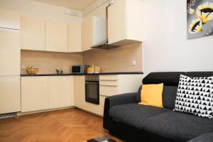 Yellow apartment few steps from metro