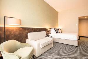 Superior Double Room with Canal View room in Monet Garden Hotel Amsterdam