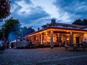 Hotel and Restaurant van Saaze - Free Parking