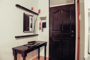 1015 West Insula Suites by AYS