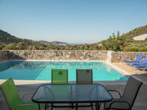 Beautiful new stone villa, large private pool, privacy, view of bay Bali, NW Rethymno Greece