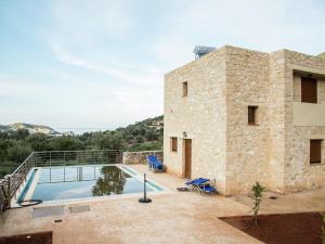 Beautiful new stone villa, large private pool, privacy, view of bay Bali, NW Rethymno Greece