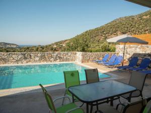 Beautiful new stone villa, large private pool, privacy, view of bay Bali, NW Rethymno Greece