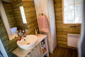 Campings Camping Le Petit Rocher : photos des chambres
