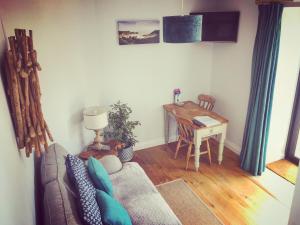 The Side, Gower - Cosy, Coastal, Sea Views & Hot Tub