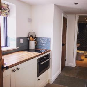 The Side, Gower - Cosy, Coastal, Sea Views & Hot Tub