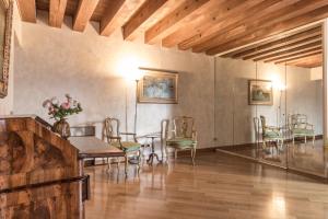 Fenice Double Canal view by LionHost