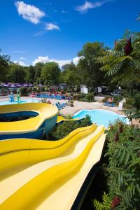 4 star bungalo le Camping Des 3 Lacs Belmont-Tramonet Prantsusmaa