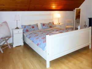 Holiday Home near Forest and Lake in Pomeranian