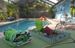 Beach Cottage with heated pool just off Siesta Key