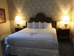King Room room in Stafford's Perry Hotel