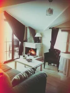 Velena Hotel - 阿瓦