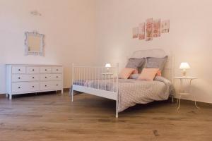Deluxe Apartment room in Neapolis Apartments