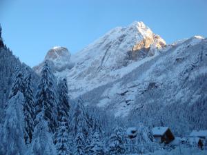 Habitación Triple Económica con vistas a las montañas