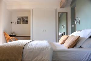 Hotels Logis Hotel La Ferme de Flaran : photos des chambres