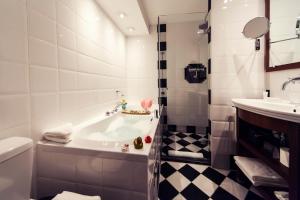 Guest suite with canal view room in Banks Mansion - All Inclusive Boutique Hotel