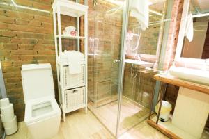 Michael Weiss apartment