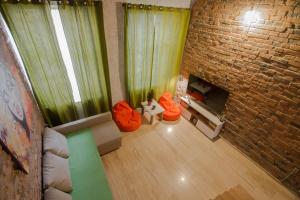 Michael Weiss apartment