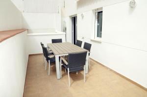 Quiet, Modern Apartment