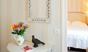 Hotels The Originals Boutique, Hostellerie des Trois Pigeons, Paray-le-Monial (Inter-Hotel) : Suite Junior (3 Adultes)