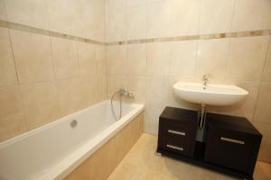 Las Olas Pili LOCDENIA