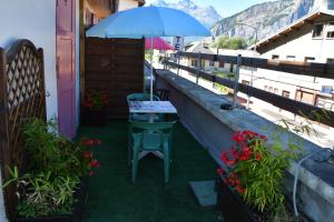 Hotels Hotel Le Terminus : Chambre Lits Jumeaux avec Terrasse