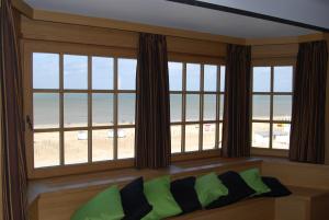 Standard Twin Room with Sea View room in Hotel Villa Escale