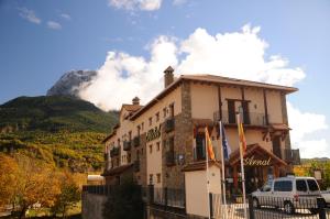 Hotel Arnal, Отели - Эскалона