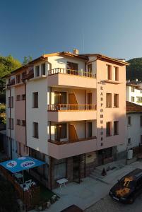 3 stern pension Guest House Kavroshilovi Dewin Bulgarien