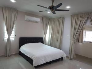 Sitiawan Homestay Entire Semi D house