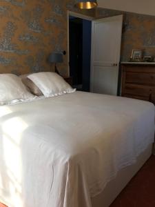 B&B / Chambres d'hotes L'aile du Chateau : Suite 1 Chambre