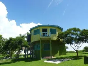 Waikiki Guest House - Трежер-Бич