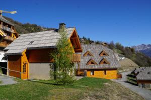 Appartements Hameau Pra Roustan by Godille : photos des chambres