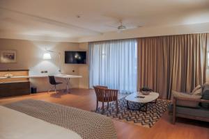 Executive Suite with Golf Course and Mountain View