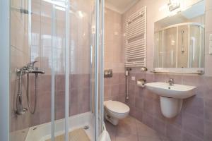 Double Room with Private Bathroom room in Astoria - Willa Literatów