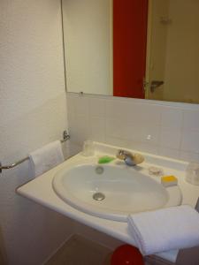 Hotels Cit'Hotel- Hotel d'Occitanie : Chambre Double avec Douche