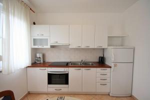 Apartment Bilic with balcony 